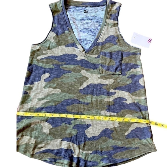 𝅺NWT SO V-Neck Olive Camo Print Pocket Tank Top Size X-Small - Picture 8 of 10